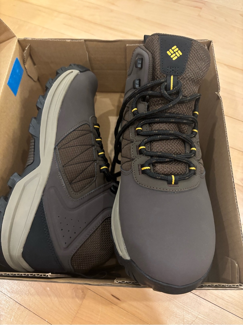 Columbia Brown and Black Men's Hiking Boots - Picture 4 of 7